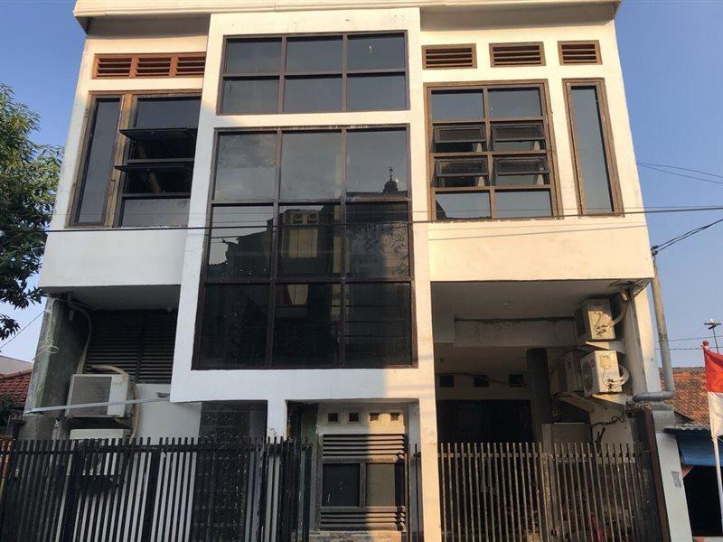 Oyo 4006 Gajah Mada Trim Syariah Hotel Surabaya Exterior photo