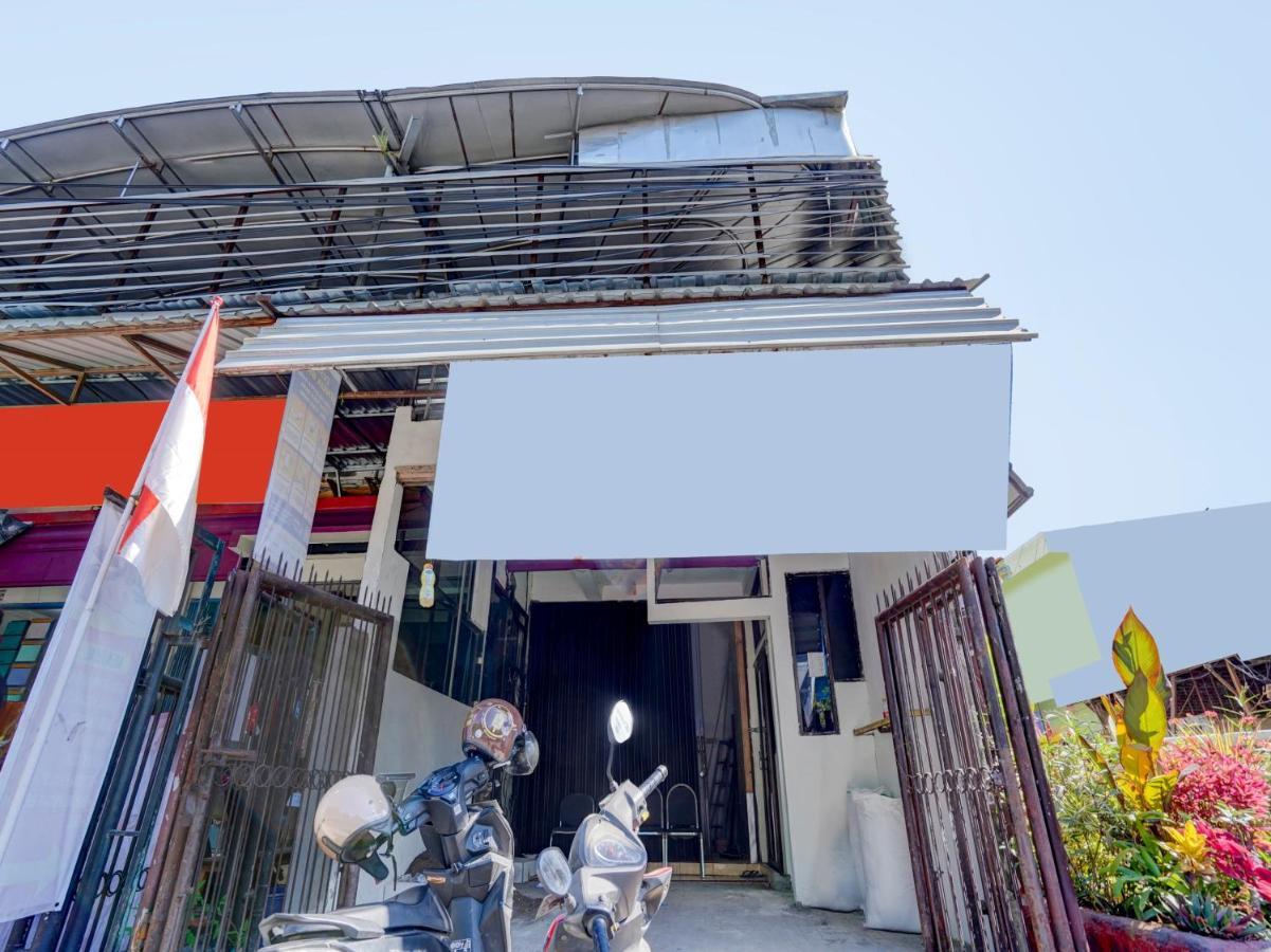 Oyo 4006 Gajah Mada Trim Syariah Hotel Surabaya Exterior photo