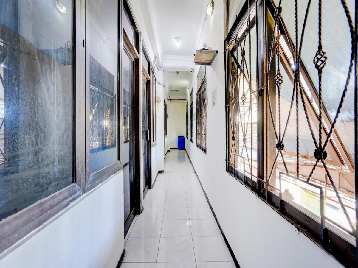 Oyo 4006 Gajah Mada Trim Syariah Hotel Surabaya Exterior photo