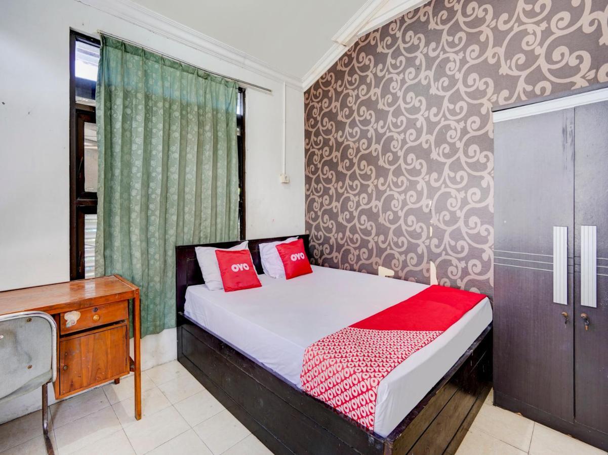 Oyo 4006 Gajah Mada Trim Syariah Hotel Surabaya Exterior photo
