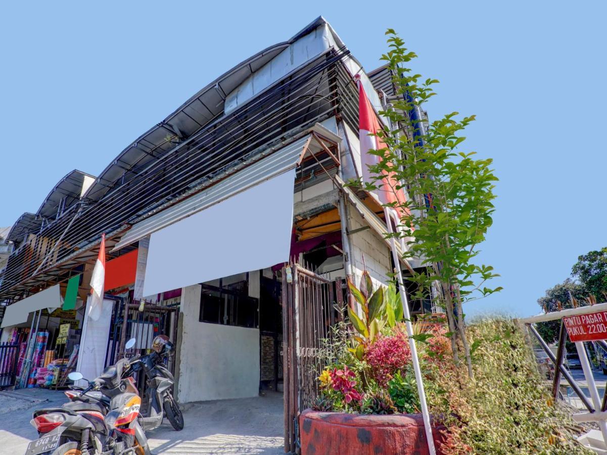 Oyo 4006 Gajah Mada Trim Syariah Hotel Surabaya Exterior photo