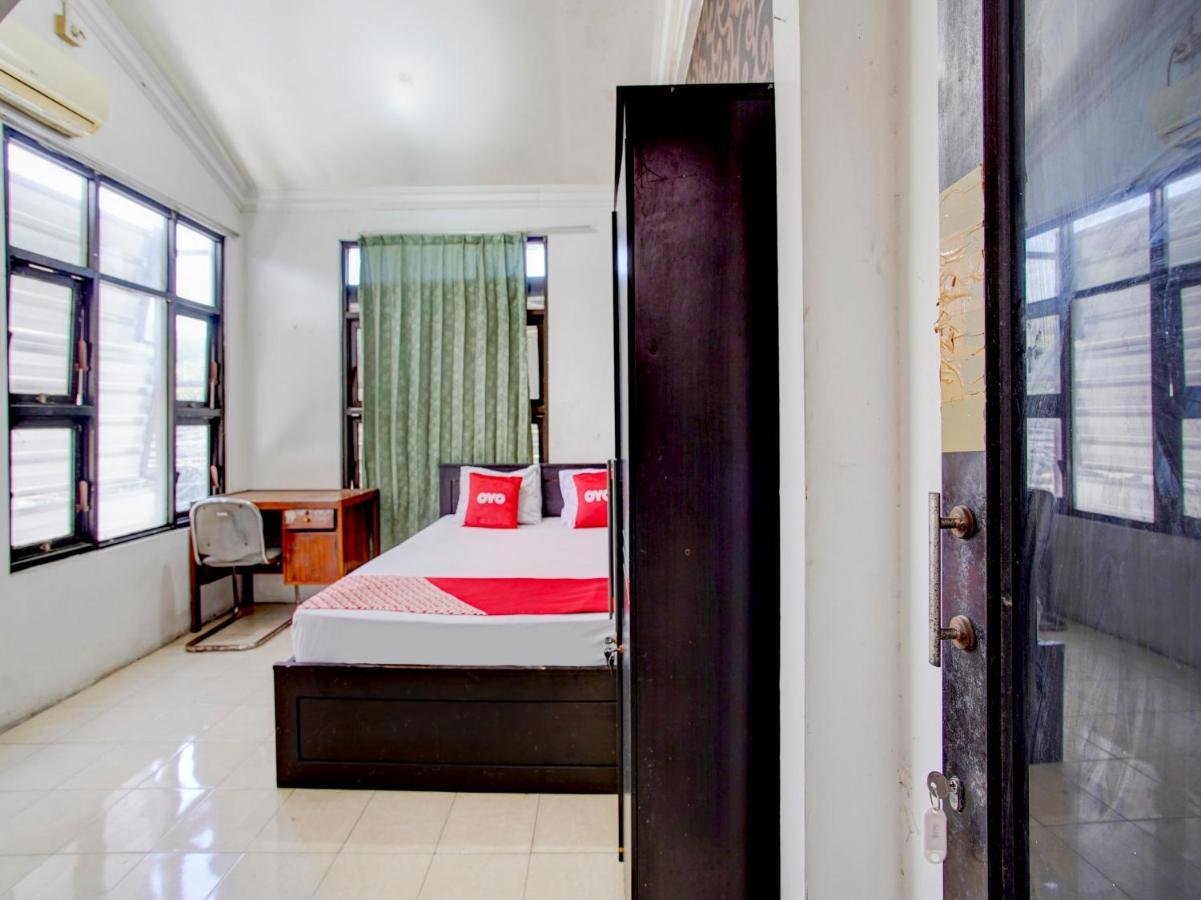 Oyo 4006 Gajah Mada Trim Syariah Hotel Surabaya Exterior photo