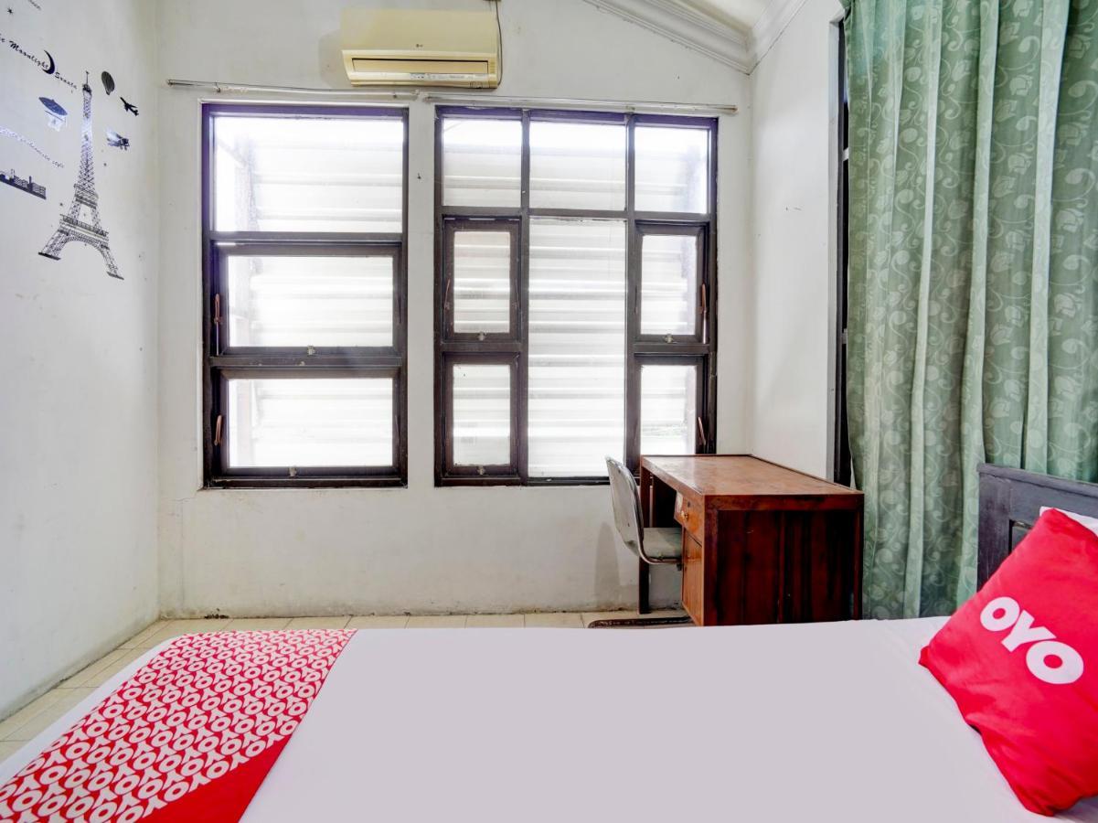 Oyo 4006 Gajah Mada Trim Syariah Hotel Surabaya Exterior photo