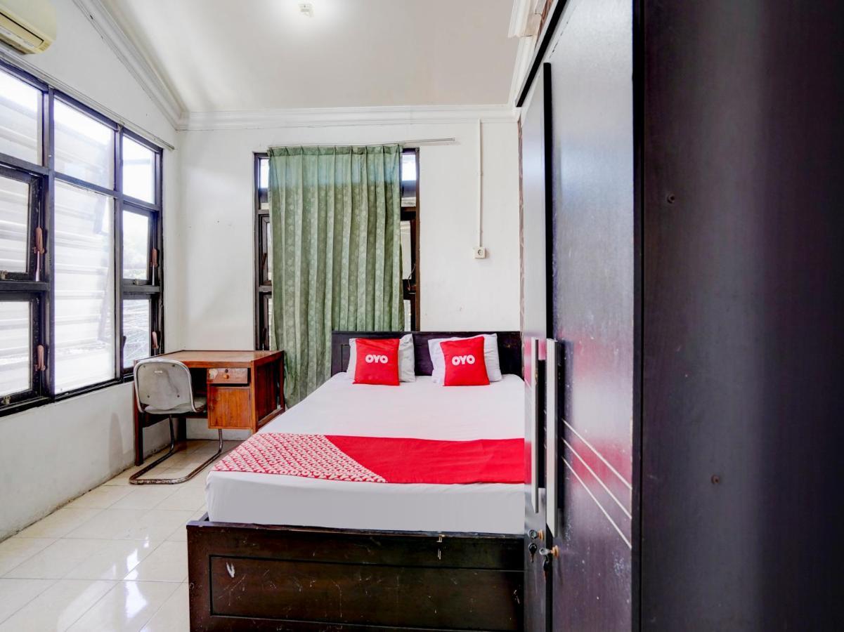 Oyo 4006 Gajah Mada Trim Syariah Hotel Surabaya Exterior photo