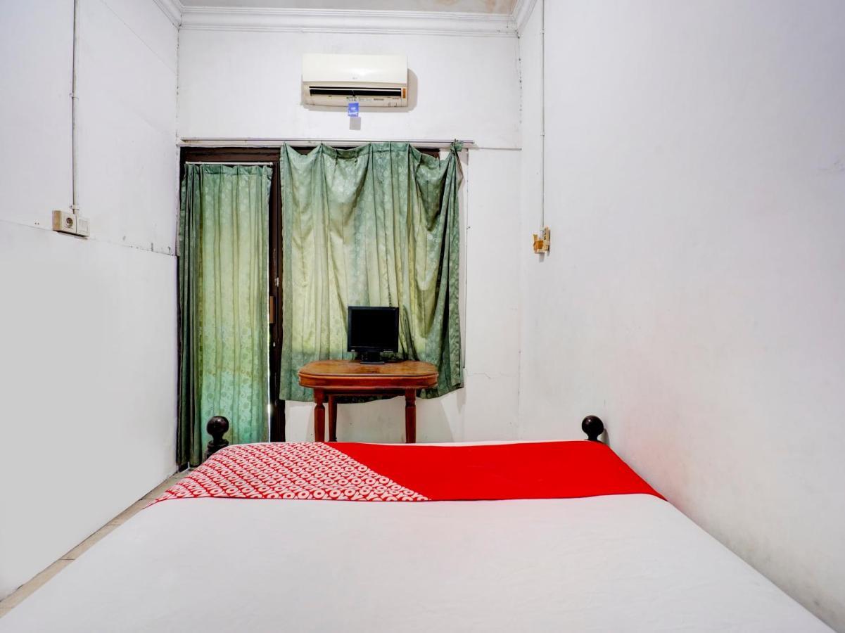 Oyo 4006 Gajah Mada Trim Syariah Hotel Surabaya Exterior photo