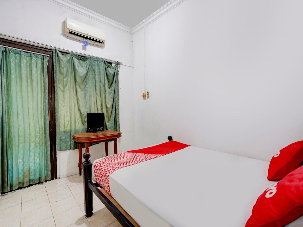 Oyo 4006 Gajah Mada Trim Syariah Hotel Surabaya Exterior photo