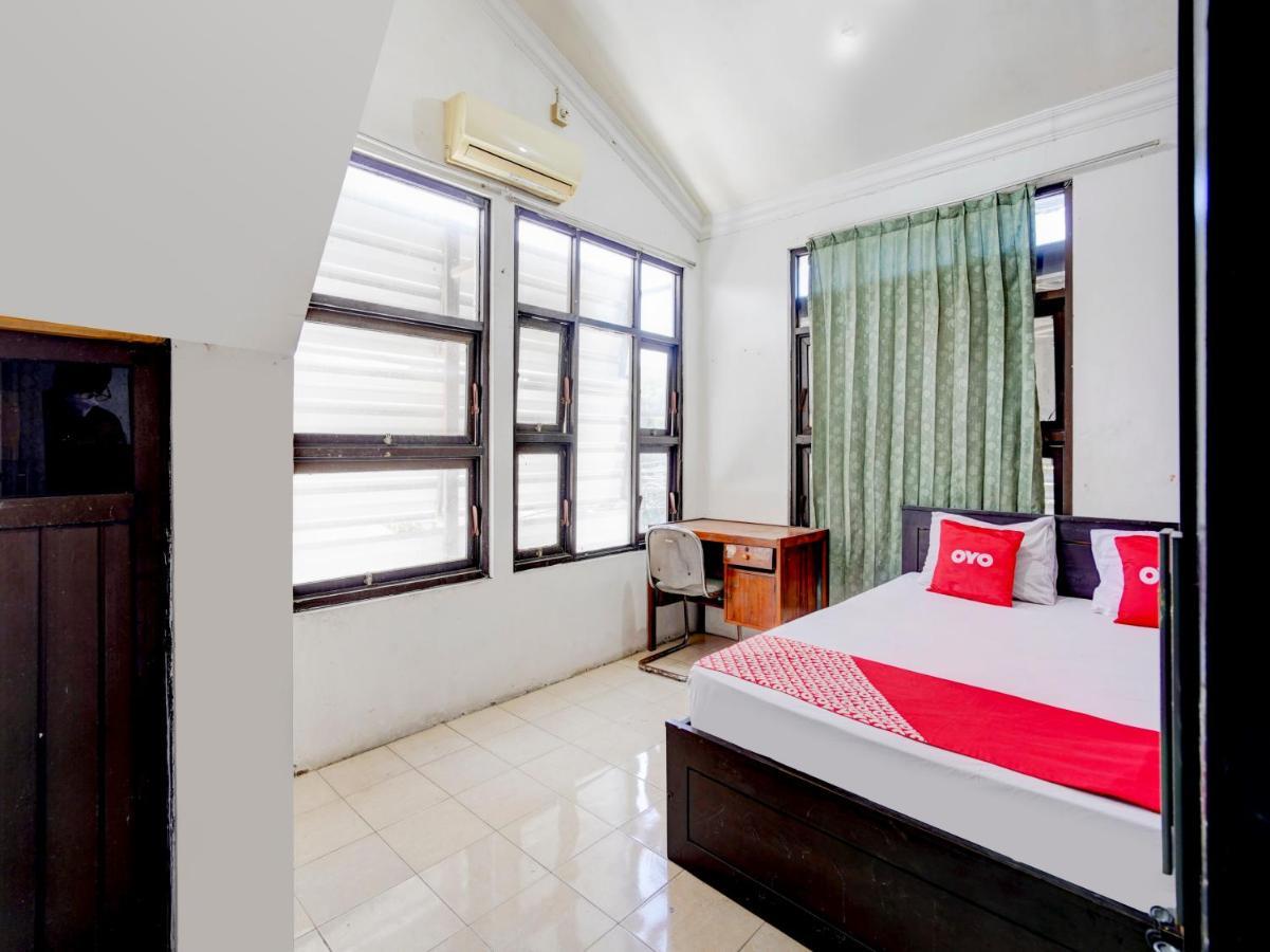 Oyo 4006 Gajah Mada Trim Syariah Hotel Surabaya Exterior photo