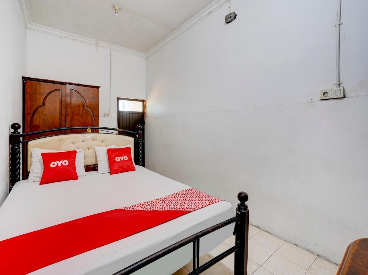Oyo 4006 Gajah Mada Trim Syariah Hotel Surabaya Exterior photo