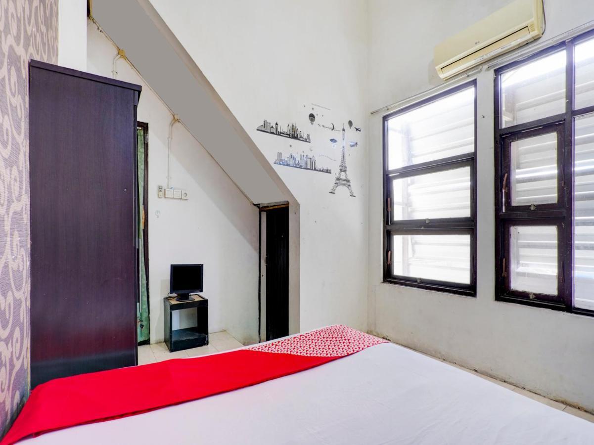 Oyo 4006 Gajah Mada Trim Syariah Hotel Surabaya Exterior photo